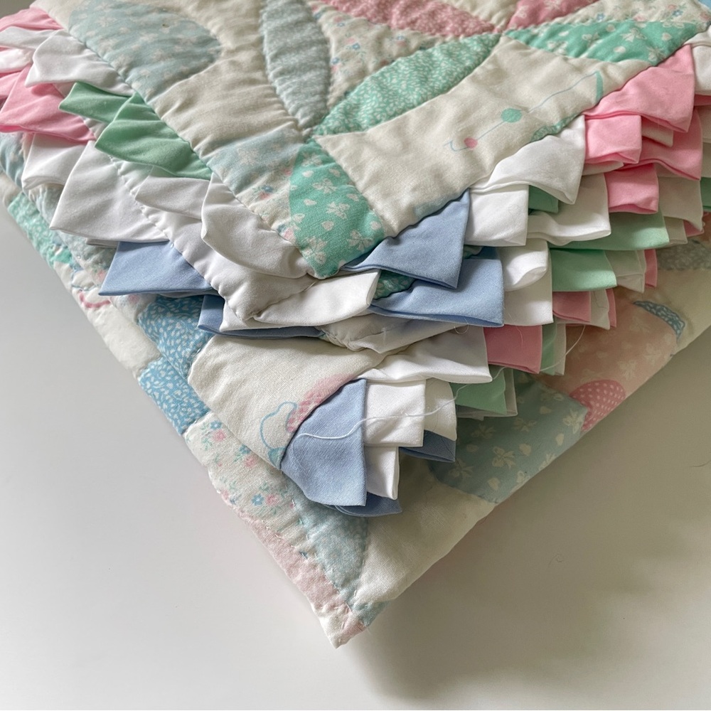 Vintage Sunbonnet Sue Handmade Quilt Pastel Floral Blanket Scalloped Point Edge